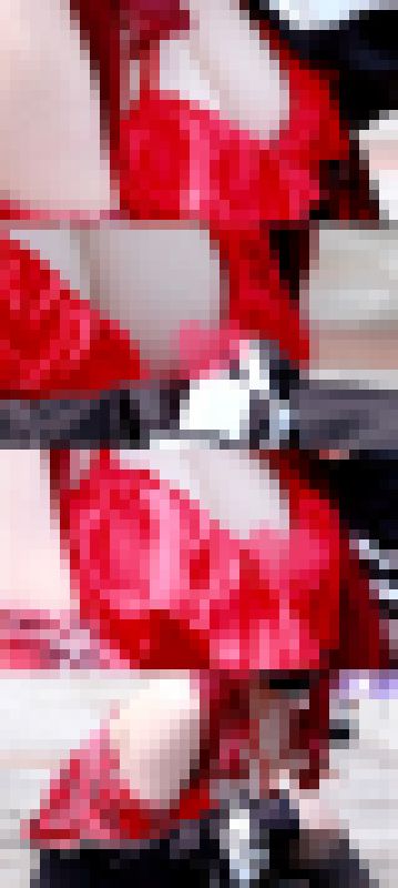 【乳輪♡】爆乳レイヤーが油断すると…簡単に乳輪出ちゃいます♪緩い胸元からいやらしい色素を出した2人【おっぱいb サンプル画像1