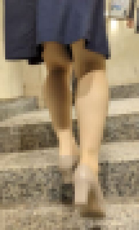 ヒラヒラスカートとスベスベの美脚OLさんに春を感じました。 サンプル画像2