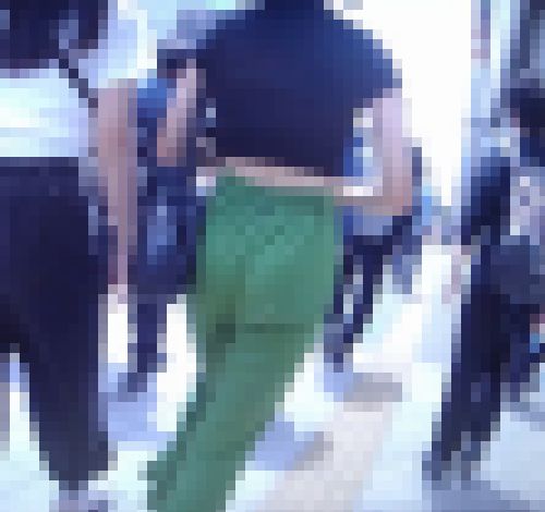 超激カワスタイル抜群の美女がヘソ出しピタパンでクビレライン強調させて歩いてるよ　サンプル画像3