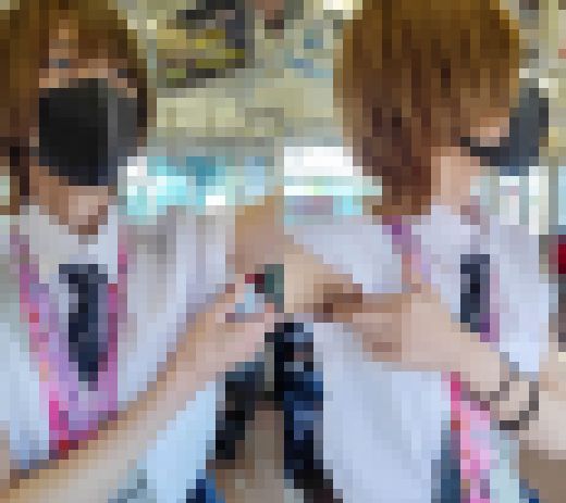 【腋毛超接写】早くも夏服解禁! 制服女子の濃厚ジョリ腋を超接写 サンプル画像3