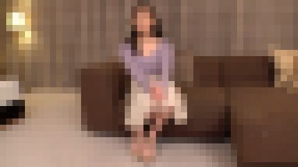 色白巨乳の24歳受付嬢が執拗な責めに清楚な顔を歪めてエロい本性をさらけ出す サンプル画像1