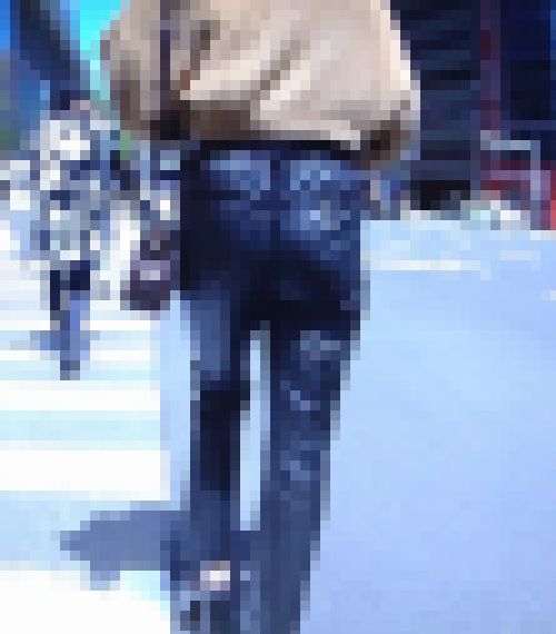 スタイル抜群の美人お姉さんがタイトレザーパンツ履いて美尻ピタピタさせて歩いてるよ サンプル画像2