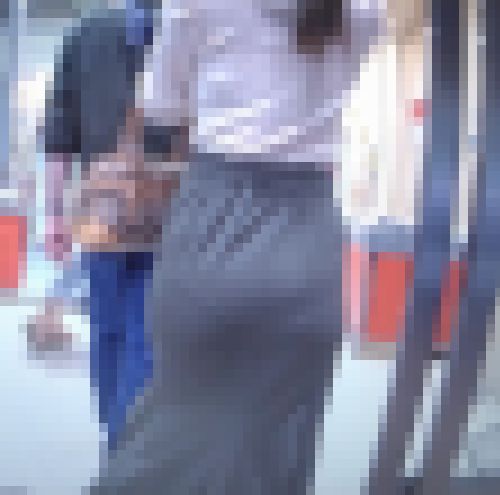 ハイスペック清楚系美女がタイトスカート履いて超美爆尻肉揺らしながら歩いてるよ サンプル画像1