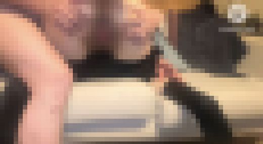 近所の主婦、お尻ペタンで手マンしてみました。　サンプル画像1
