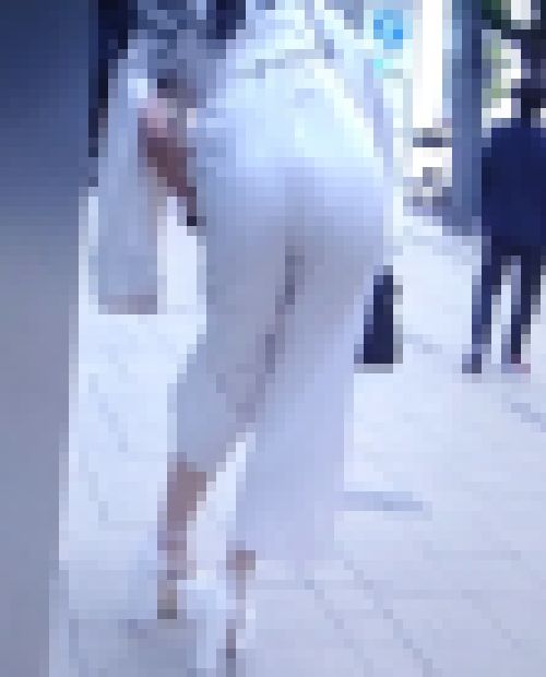 スーパーモデル級スタイルの極上美人お姉さんがオシャレパンツ食い込ませて歩く姿がイヤらしい　サンプル画像3