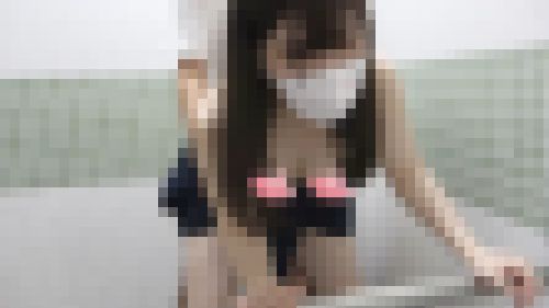 【半額セール！6/17まで】夏盛り女子○生【45】巨乳女子○生がオッパイを揺らしながらバックで突かれてザーメンお裾分けＷ　サンプル画像3