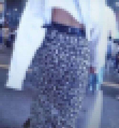 ウエストラインが綺麗な激カワ美女のデニムと背中見せ美人ギャルのタイトスカート サンプル画像3