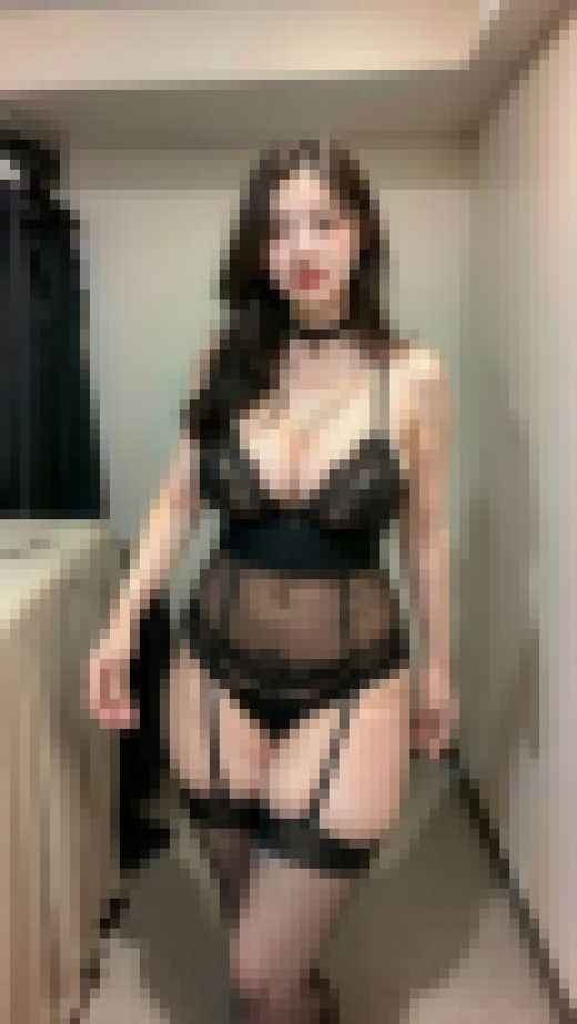 【40代】危険なガーターベルト試着!爆乳人妻の誘惑 サンプル画像1