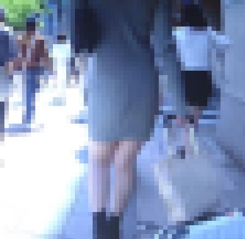 タイトワンピを着たスタイル抜群の美人お姉さんがカラダのラインイヤらしく出して歩く姿がエロい　サンプル画像2