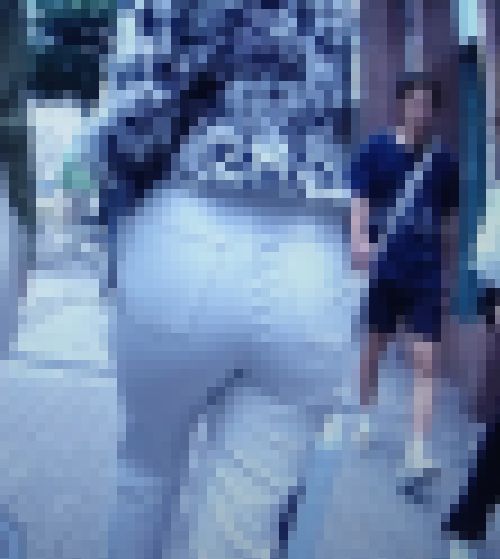 清楚系の美人お姉さんがピタピタデニム履いて超スーパー美爆尻モッコリ密着させて歩いてるよ　サンプル画像3