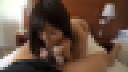 色白美乳の19歳女子大生が喘ぎまくって虚ろな目をして放心状態になる　サンプル画像2