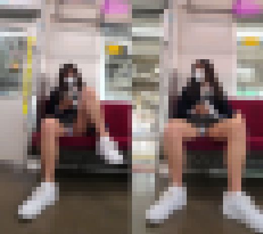 【縦型動画】ミニスカ制服娘は何色の生パンツ? 2日連続盗撮電車(4)白パンツでM字開脚パンチラ編 サンプル画像3