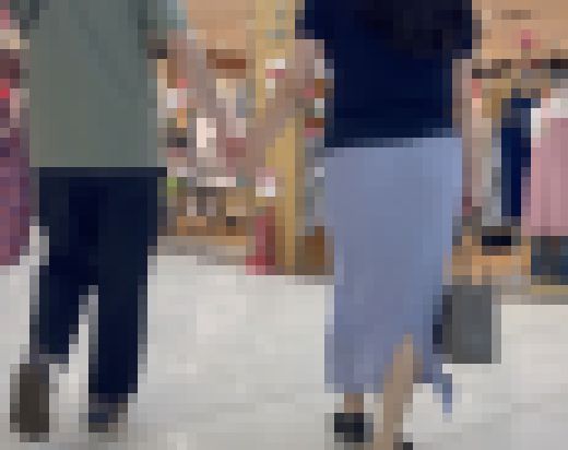 【30代熟女の巨尻】あざとい系熟女　男を誘うニットのタイトスカート巨尻　Tバック透け透けでエロw　サンプル画像3