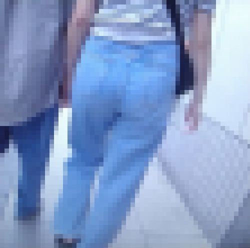 清楚系の美人お姉さんがデニム履いて美巨尻強調させて歩いてるよ　サンプル画像3