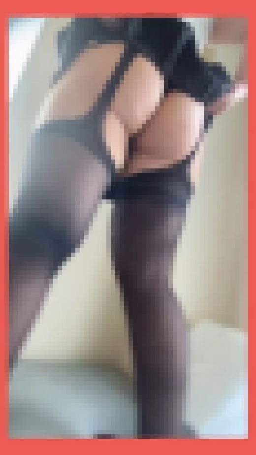 【高画質】食い込みTバックで変態お尻モロ見えねっとり盗撮成功！　サンプル画像1