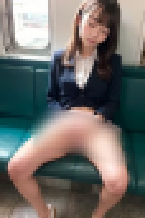 ♡寝顔でパンモロ♡ベンチですやすやパンツ晒し画像集 サンプル画像2