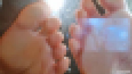 萌音様・美香様の素足・W顔踏み（足下映像）　サンプル画像3