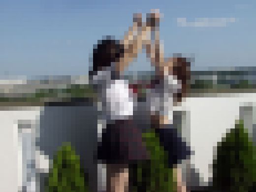 ◆素人投稿動画 115センチ規格外の爆乳娘と仲良しレズ友のたっぷりレズ。男は出てきません 【Part.01:移動中に爆乳さらしと サンプル画像2