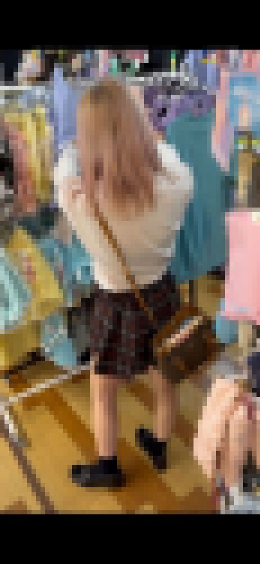 vol.45 (衝撃マンポロ、くぱぁアリ)派手髪激カワロ○赤チェ K逆さ撮り　サンプル画像1