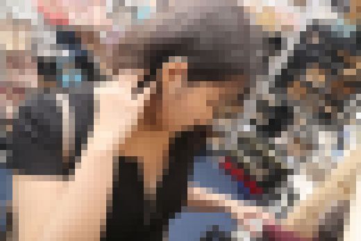 パンチラ隠し撮り日記～古着屋編～ロ○ラ似のハーフ美女　サンプル画像2