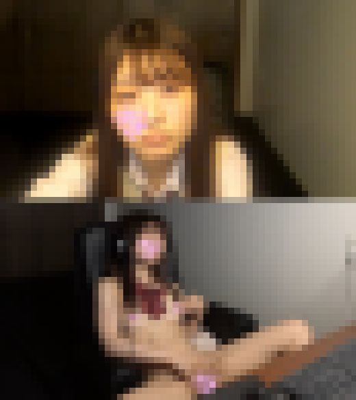 ［PCカメラハック］ネカフェの個室でオナニーする無防備な女の子＃11　サンプル画像1