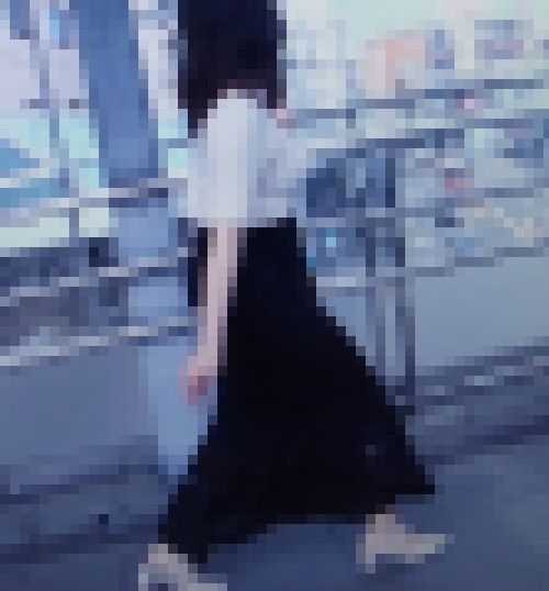 超美爆乳ドエロボディの美人お姉さんがタイトスカート履いて歩く姿がエロい　サンプル画像2