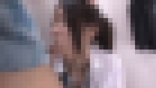 試着室の個室で裾上げに夢中な美人販売員に勃起チ●ポ見せてみた!File.3 サンプル画像1