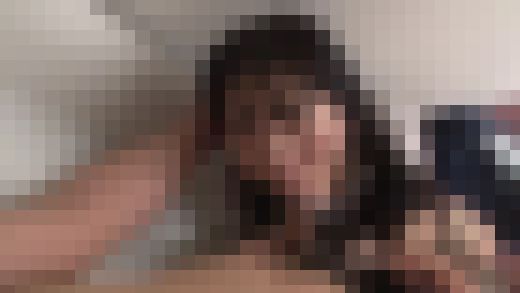 試着室の個室で裾上げに夢中な美人販売員に勃起チ●ポ見せてみた!File.3 サンプル画像2