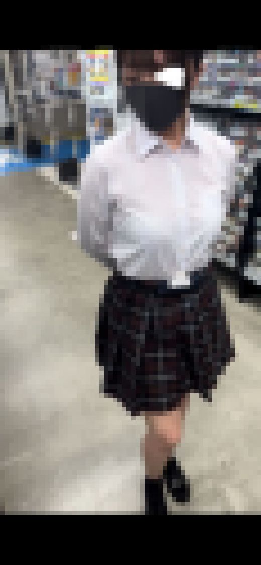 vol.47 (衝撃マンポロあり)激カワ赤チェ KのTバックと乾いたマン汁を逆さ撮り　サンプル画像1