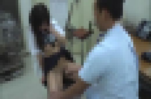 とある学校で起きた驚愕の事件簿!検診と称し次から次へと女子●生の体を弄ぶ偽医師映像 Part 1 IQPA-044-1 サンプル画像3