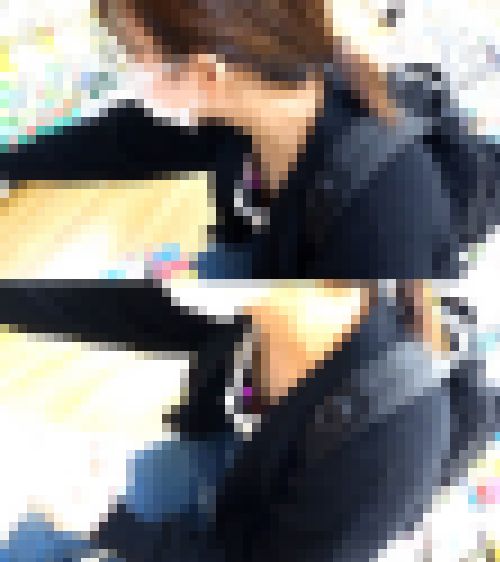 #343 メガネ女子が屈んだ隙に一気に胸元に突っ込む匠の技【胸ちら】 サンプル画像3