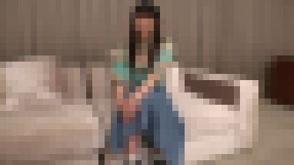 清楚だけどムッツリでエッチ大好きな21歳ダーツバー店員が巨根で奥まで突かれ何度も絶頂　サンプル画像1