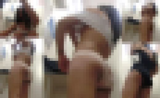 【極悪試着室内お着替え盗撮】学校指定水着販売会にて撮影された美●女盗撮動画　サンプル画像1