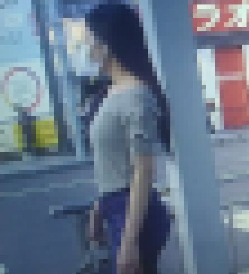 色気が凄まじい超絶美人お姉さんがエロボディ強調させて歩いてるよ サンプル画像2