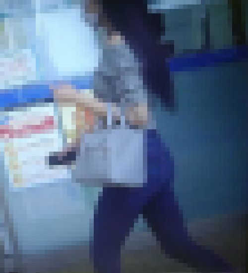 色気が凄まじい超絶美人お姉さんがエロボディ強調させて歩いてるよ サンプル画像3