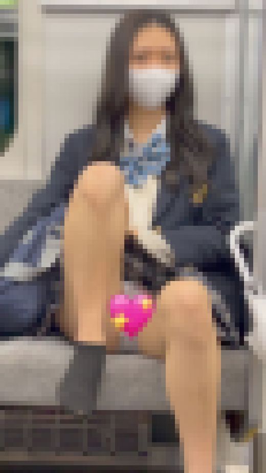 女子●生盗撮日記66 続・白チェック激カワミニスカ美脚女子●生アイドルを電車内で盗撮【オデコ出しver・※30分超の超完全版】 サンプル画像1