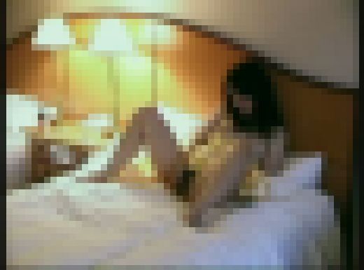 結婚式場支配人が仕掛けた新婦待ち合い室での抜粋隠し撮り記録 花嫁オナニー　01　サンプル画像2