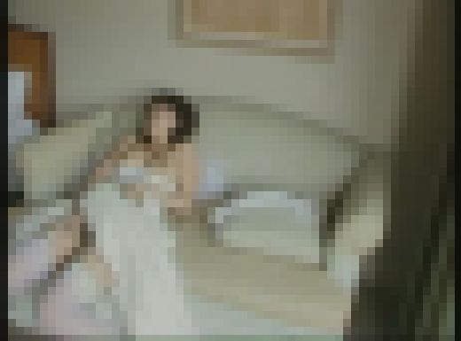 結婚式場支配人が仕掛けた新婦待ち合い室での抜粋隠し撮り記録 花嫁オナニー　03　サンプル画像1