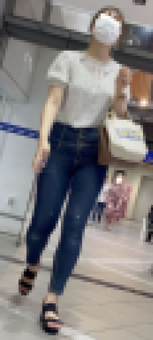 109 可愛いお姉さんのハイウエストスキニー巨尻 サンプル画像3