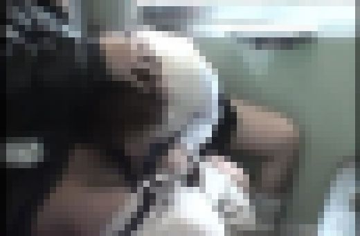 ●漢!!満員の車内で集団に取り囲まれ直にクリに指が…そのまま生で挿入されてしまいました。 Part 2 IQPA-051-2 サンプル画像2