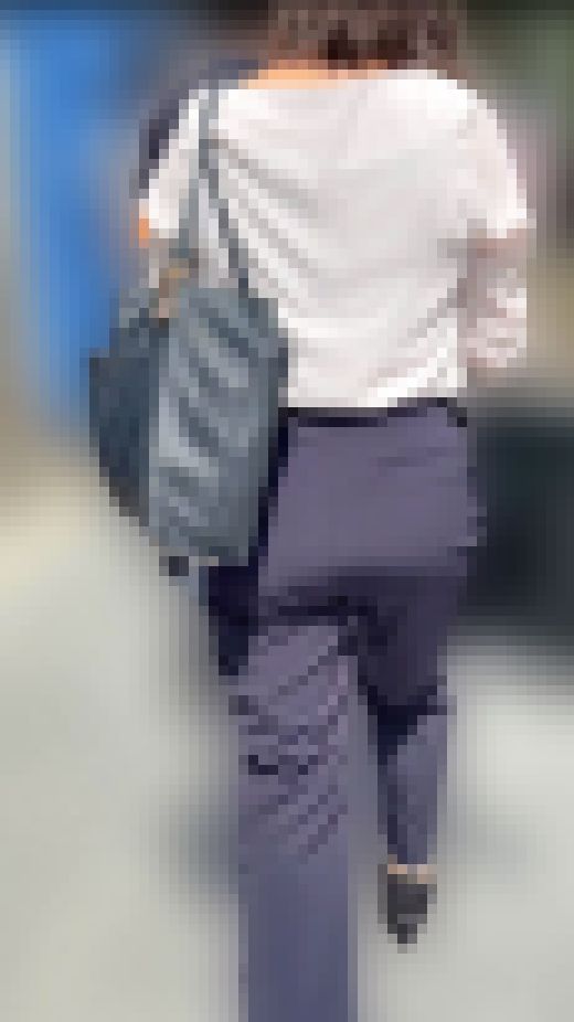清楚なOLのずっしりデカ尻!スケベな寸胴体型にムニュつくデカ尻と浮き出るパンティラインで男を挑発!下品なパンツスーツ OL編 サンプル画像1
