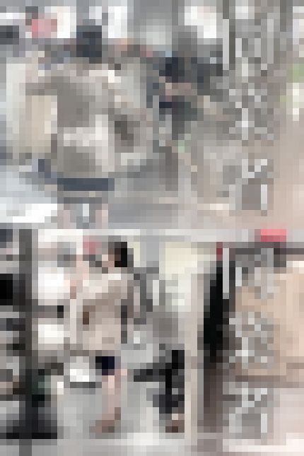 美人OLの食い込みサテン/撮影バレする同業者。計8回のP接写、スカートめくり有。【禁断の逆さ撮り】 サンプル画像2
