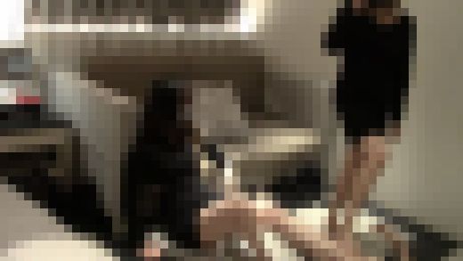 【閲覧注意】超絶罵倒!名古屋のドS女子まき様&はいね様による蒸れた生足で踏みつけ&足コキ調教 サンプル画像2