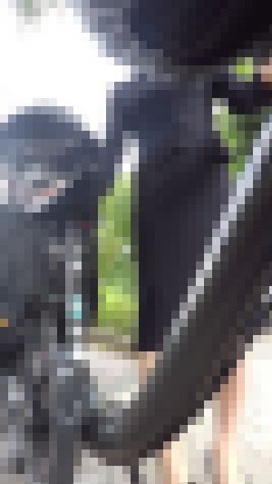 【女装】保育園に雨の中お受験ママ成りきり女装で自転車送迎してオナニー サンプル画像1