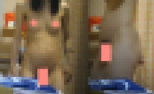 こんなに可愛い女子大生が陰毛丸出しで食器洗い。 足を上げる度に陰毛がそよぎ、パックリ割れ目が御開帳。 サンプル画像1