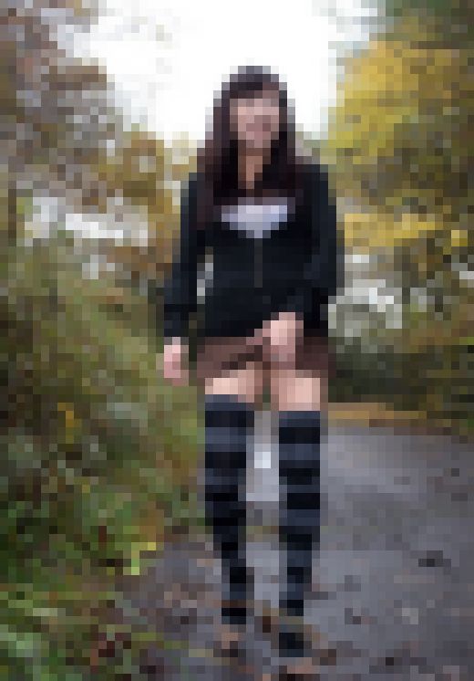 ◆素人投稿動画 軟体系のエロいダンサーを色んなところで裸にして露出させてやりました 【Part.01:鈴付きプラグをマ〇コに入れ サンプル画像3