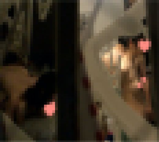 脱ぎたてホヤホヤのパンティを頭に被られる。当然クロッチ部分の美味しい臭いは鼻で楽しみます。　サンプル画像1