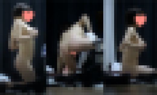 いきなりアナルを突き出すポーズ！ホルスタインのような爆乳をたくし上げ、セクシーにボディクリームを塗る。　サンプル画像1