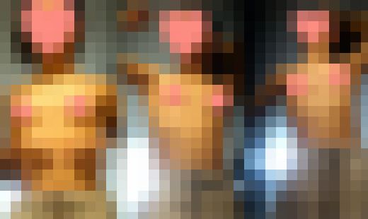 奇跡の裸。スレンダーママは意外とマッチョ。美乳の頂点に卑猥な乳首がそそり立っています。　サンプル画像1