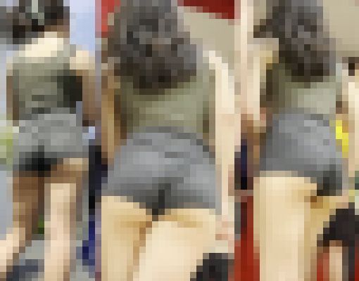 【フルHD】強烈なパンツラインのハミ尻　サンプル画像1
